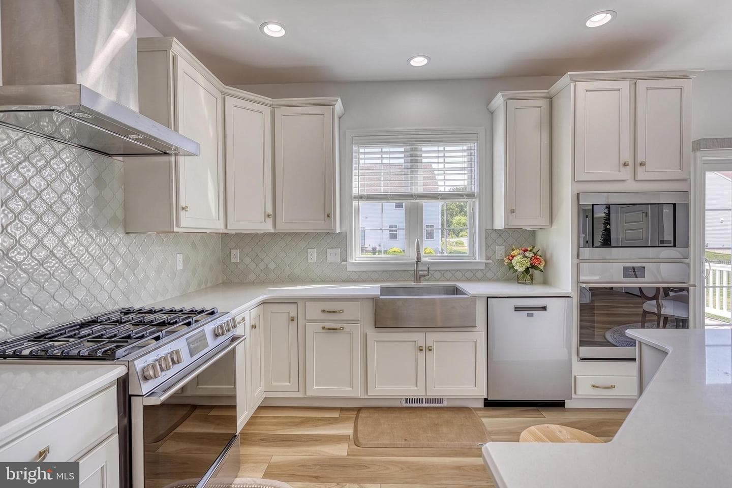 1549 Cambridge Drive photo 22