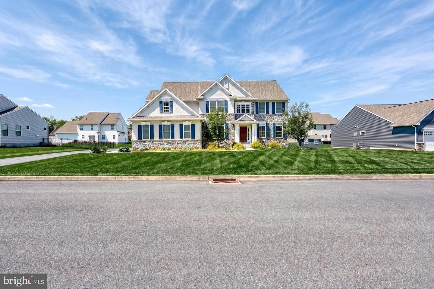 1549 Cambridge Drive photo 3