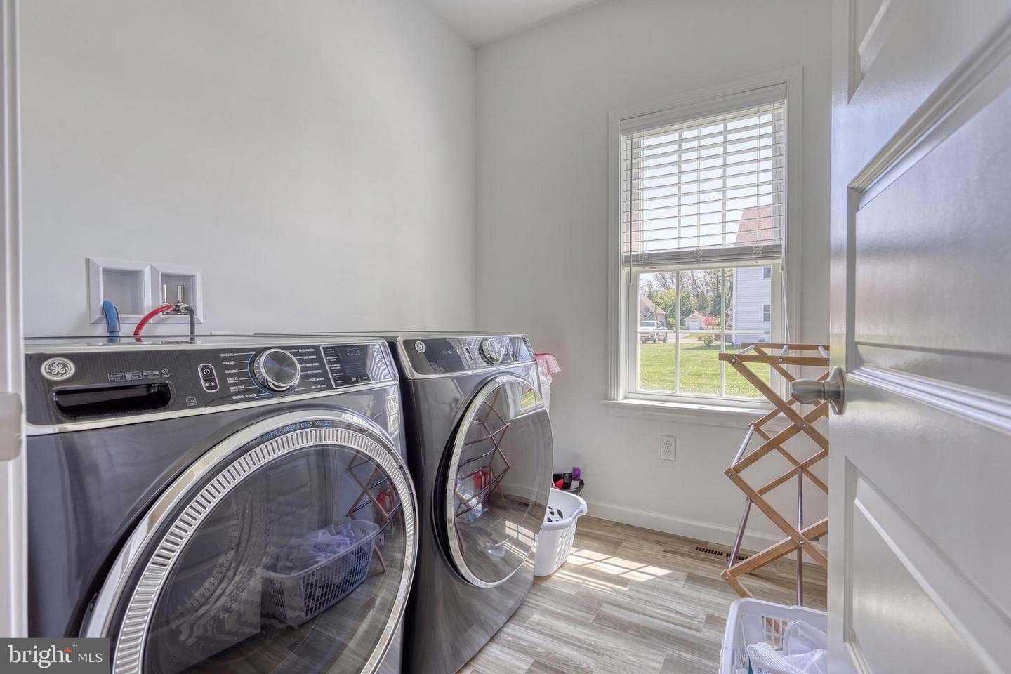1549 Cambridge Drive photo 33