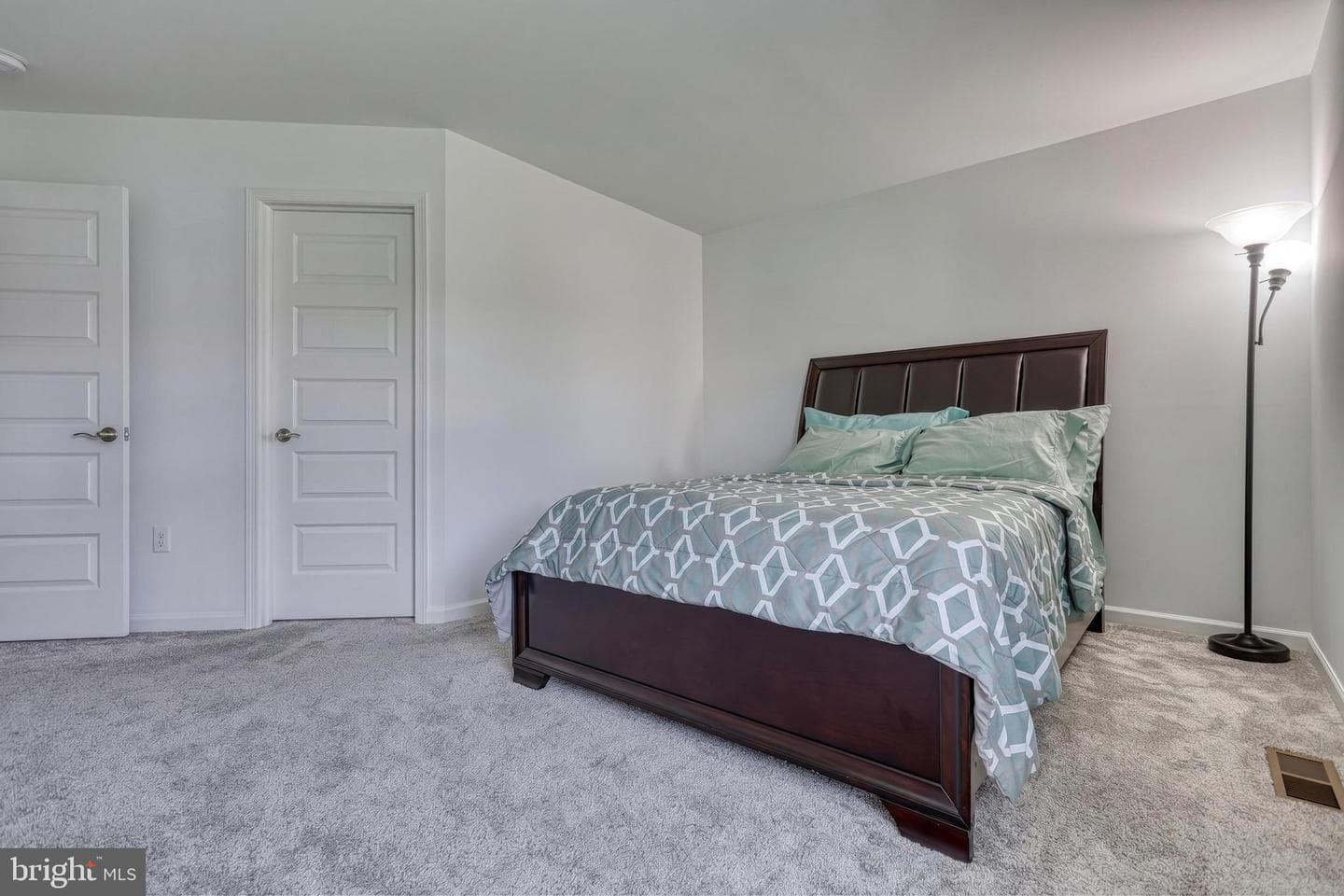 1549 Cambridge Drive photo 53