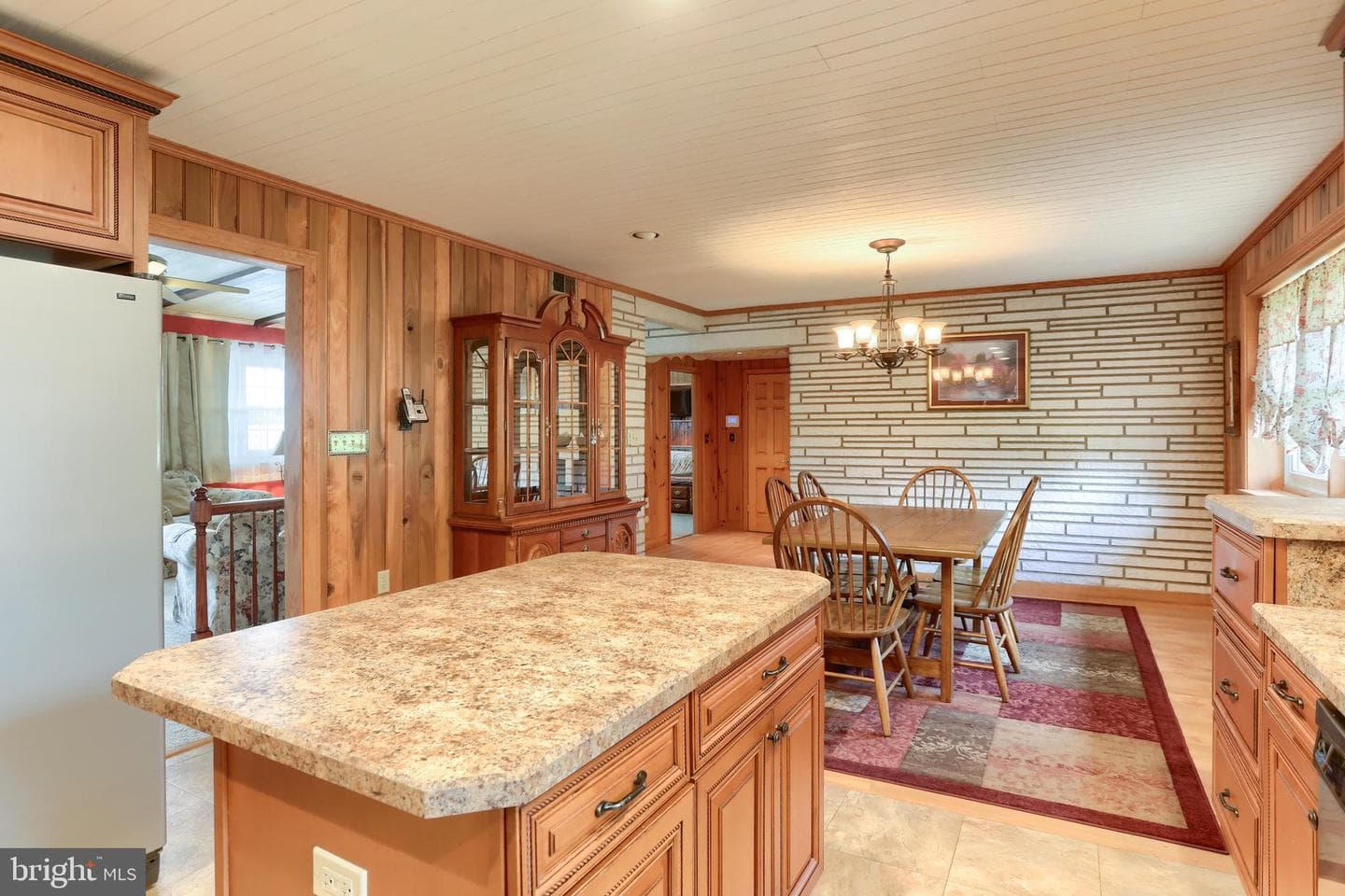 535 E Kercher Avenue photo 20