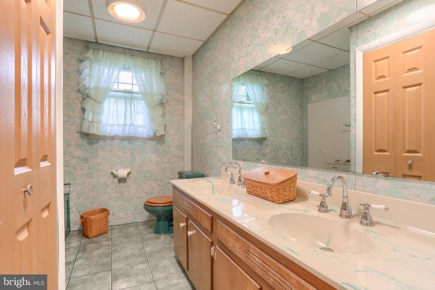 535 E Kercher Avenue photo 28
