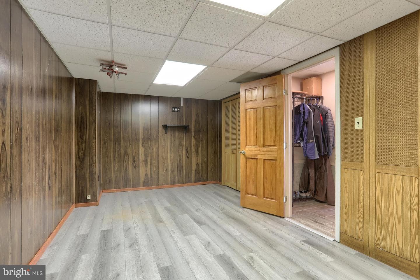 535 E Kercher Avenue photo 43