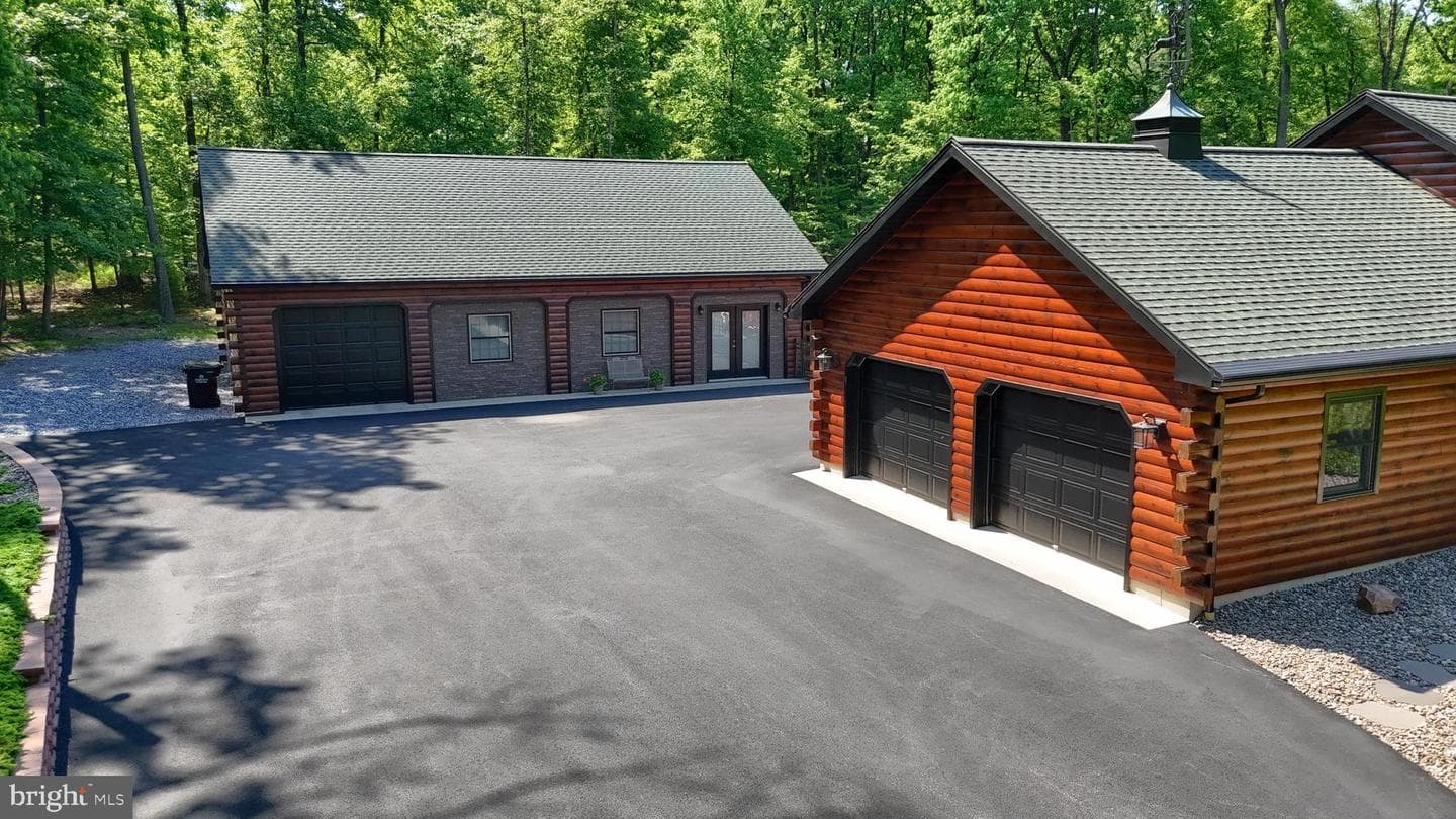 1005 Tulip Tree Drive photo 5