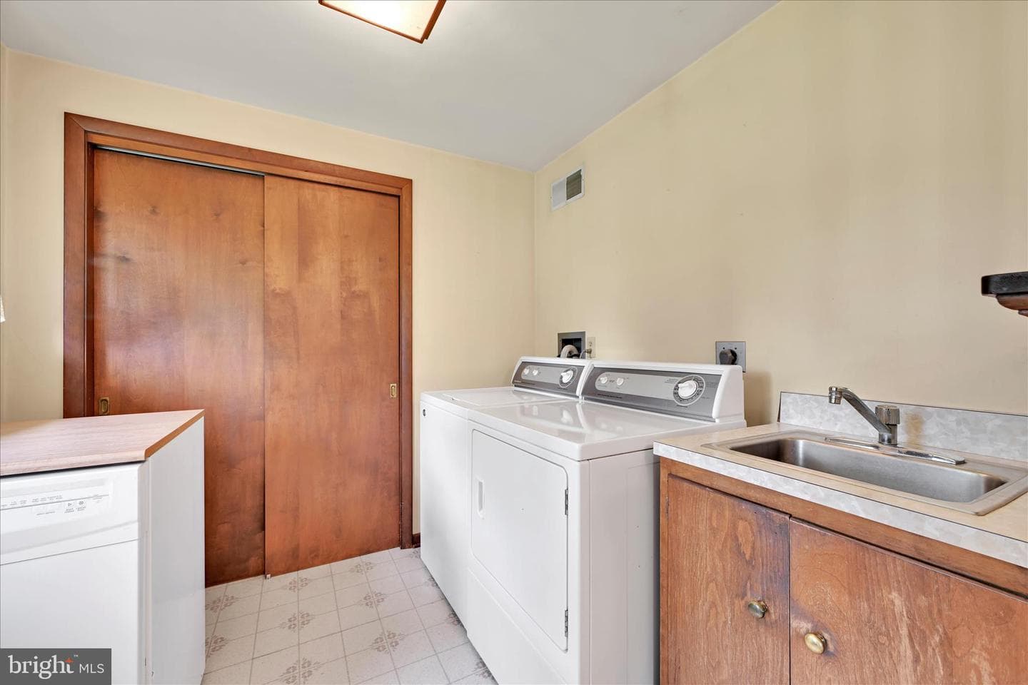 109 Spruce Street photo 12