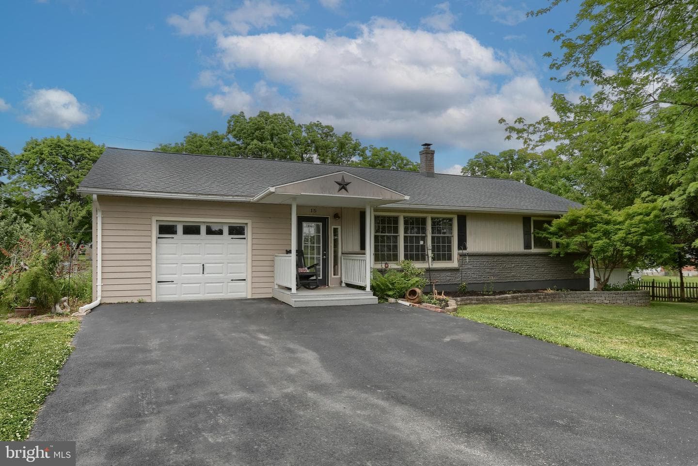 15 Alden Lane photo 2