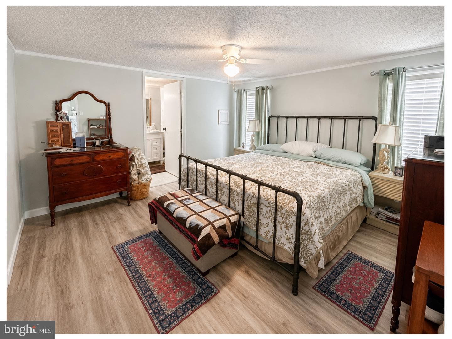 468 W Cedar Street photo 12