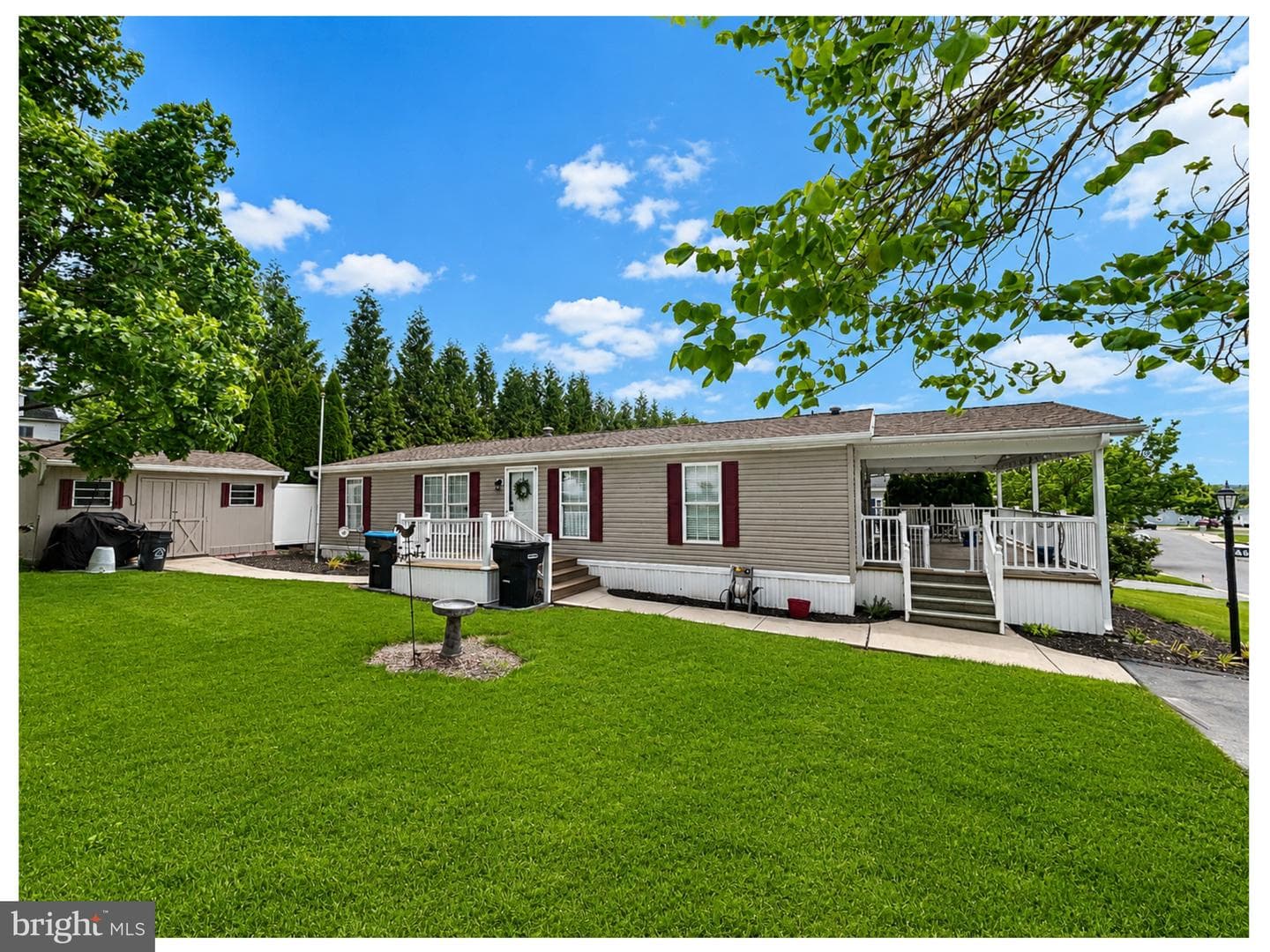 468 W Cedar Street photo 2