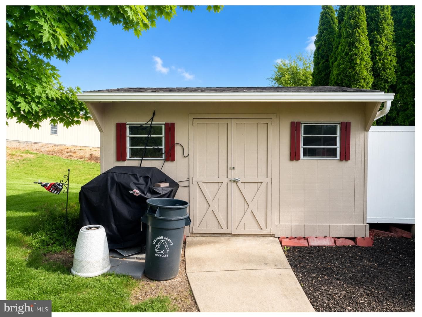 468 W Cedar Street photo 23
