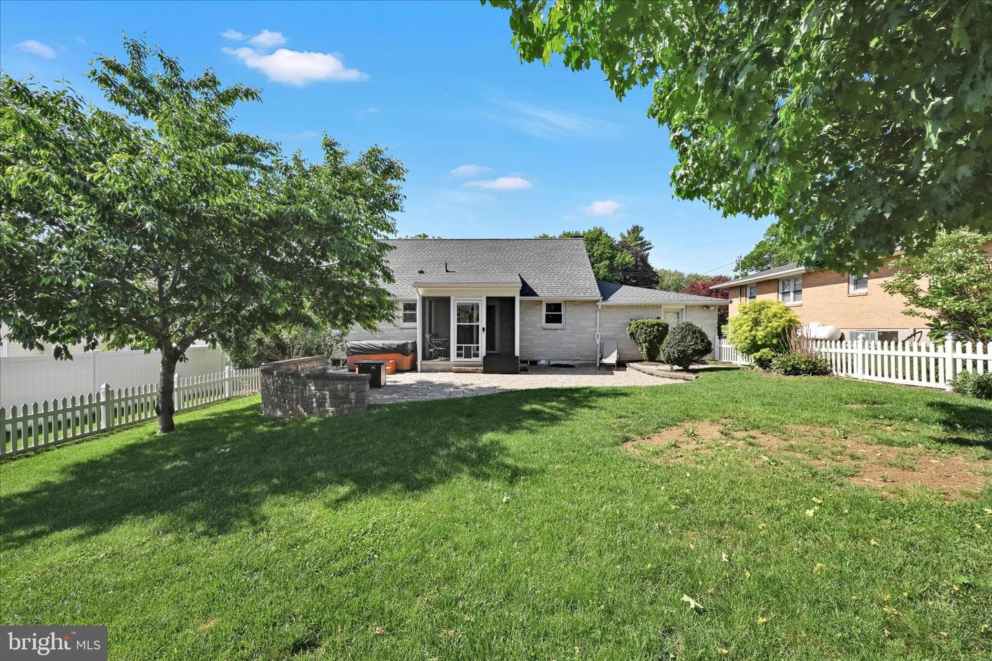 14 W Walnut Street photo 23