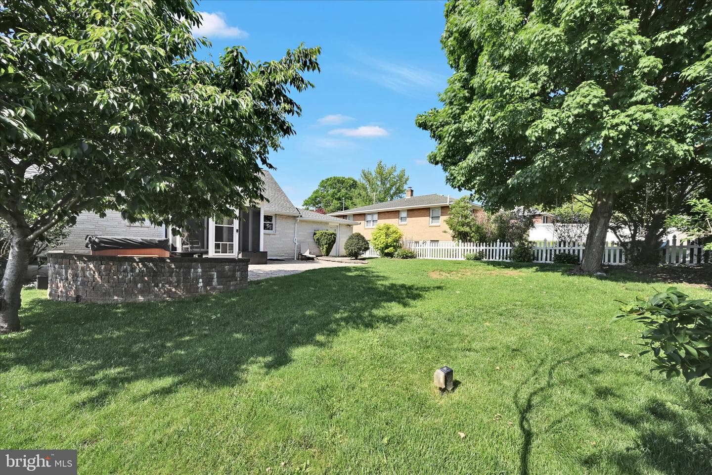 14 W Walnut Street photo 24