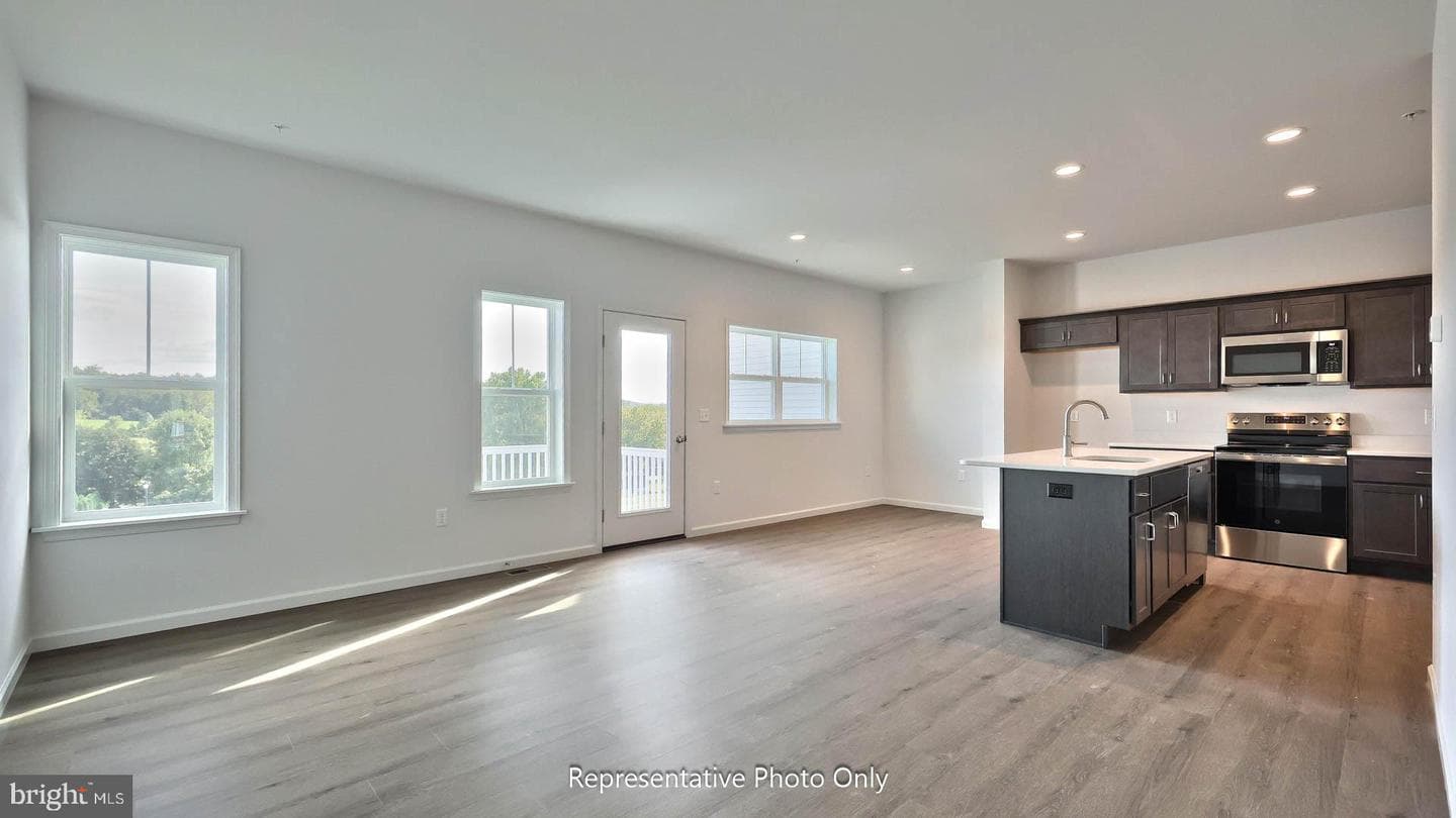 102 Foundry Lane photo 6