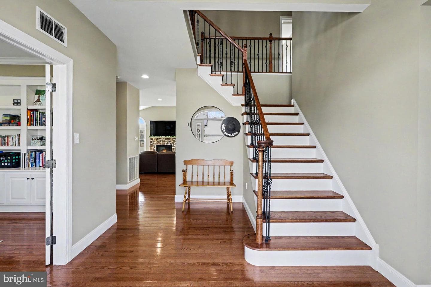 289 Sweetwater Drive photo 2
