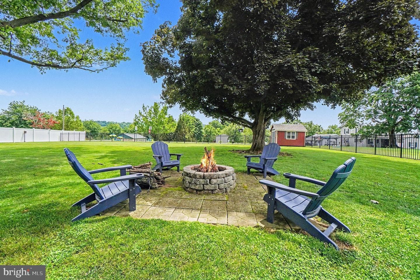 118 E Queen Street photo 29