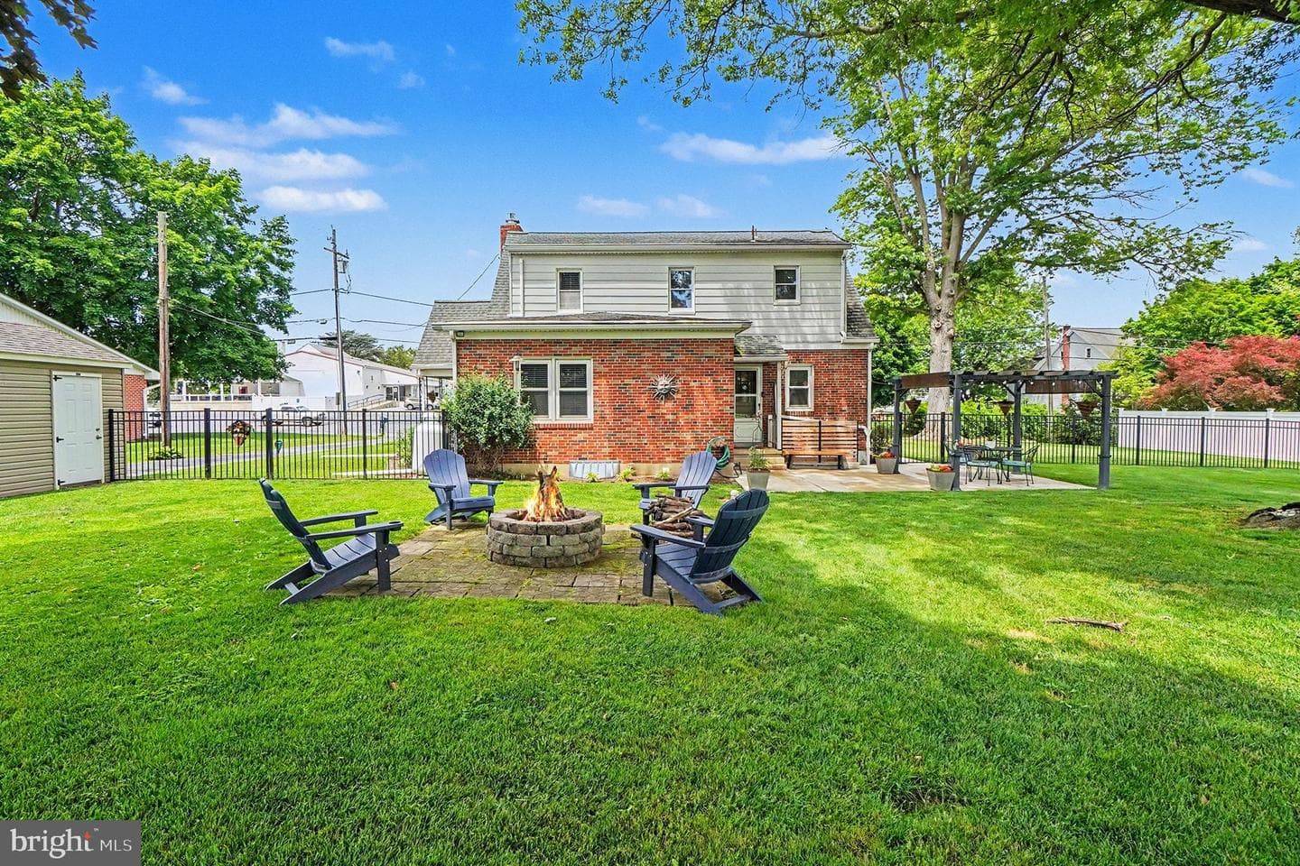 118 E Queen Street photo 30