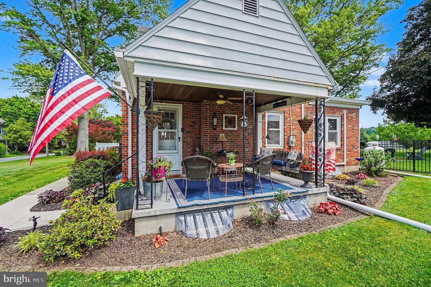 118 E Queen Street photo 4