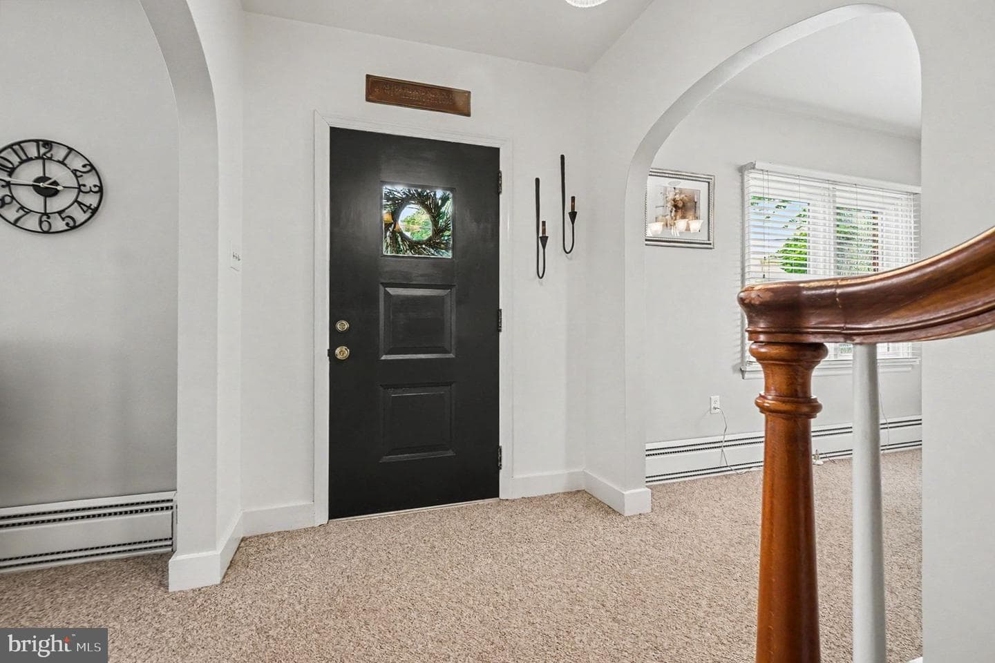 118 E Queen Street photo 5