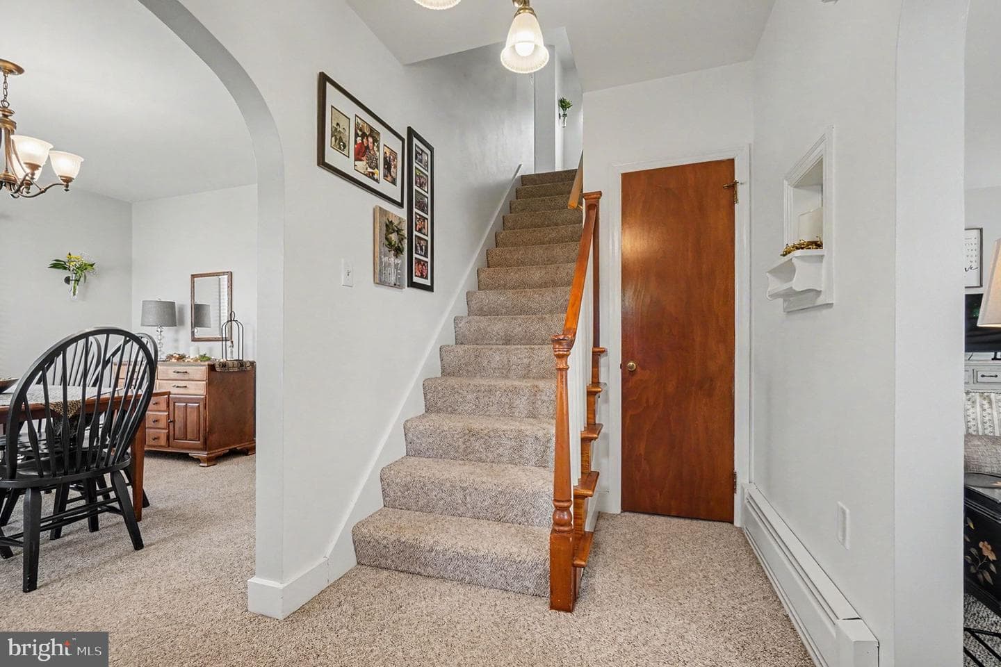 118 E Queen Street photo 6