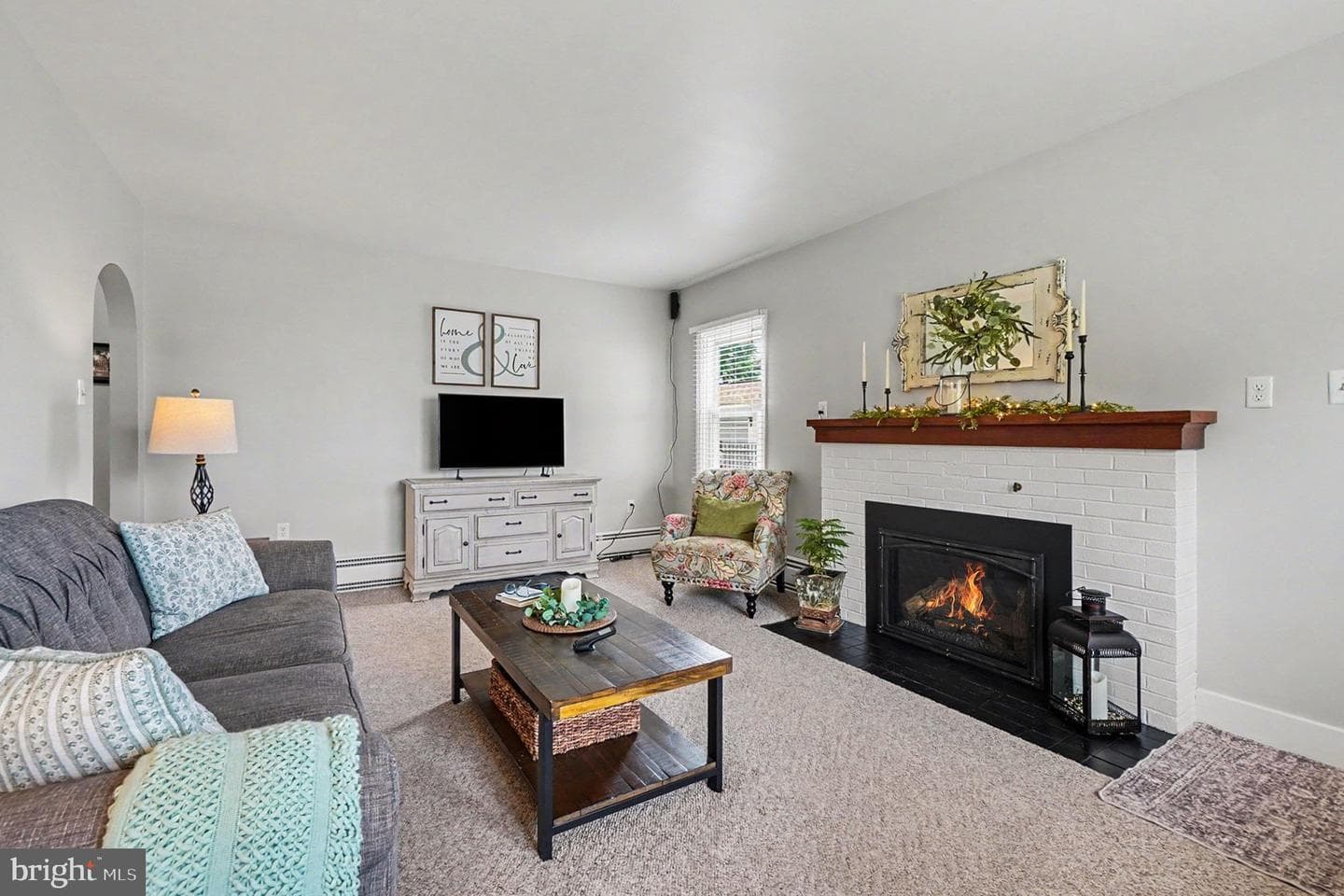 118 E Queen Street photo 7