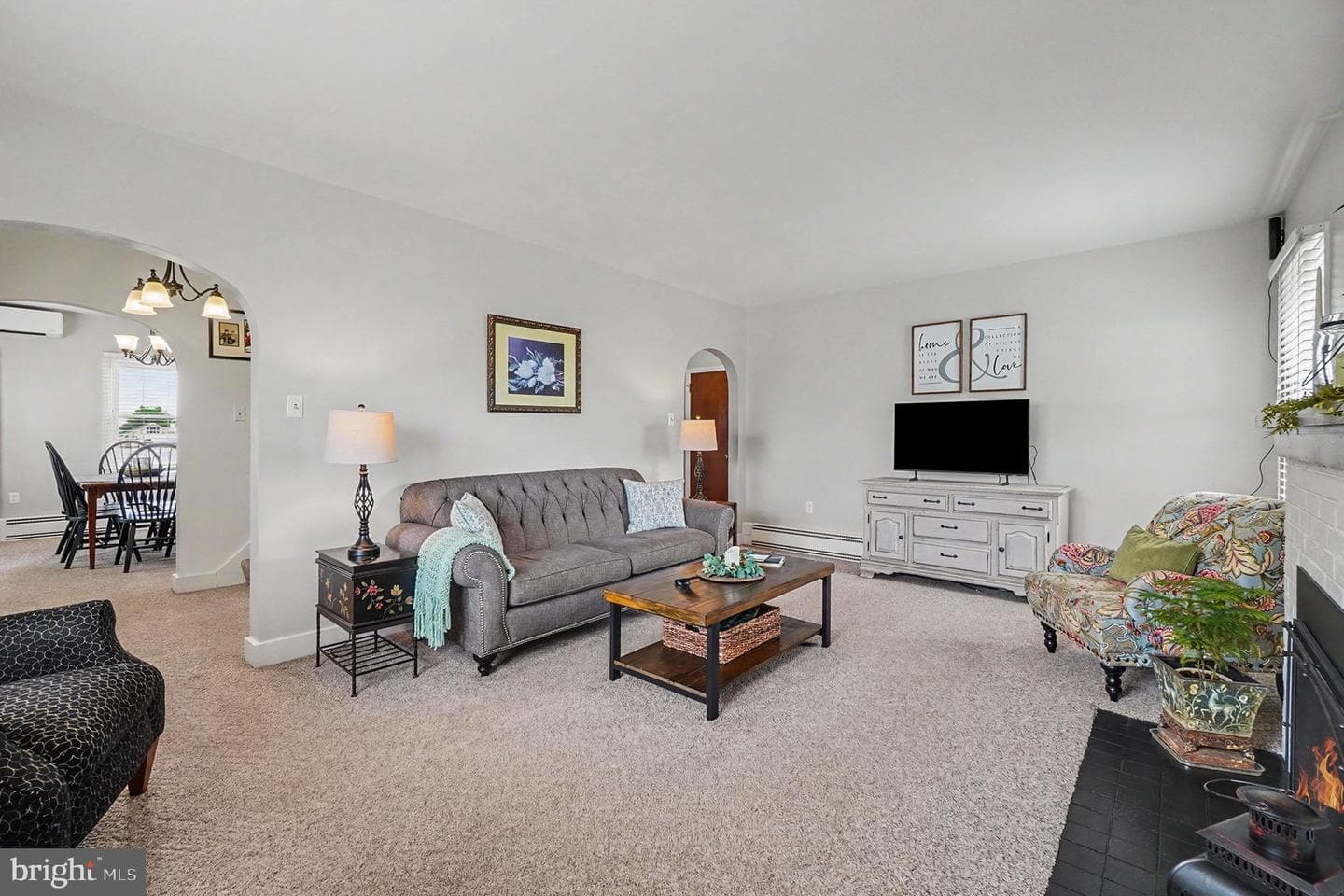 118 E Queen Street photo 9