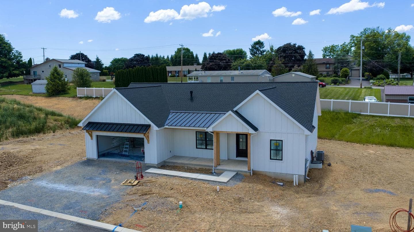 106 Grove Ln, Myerstown