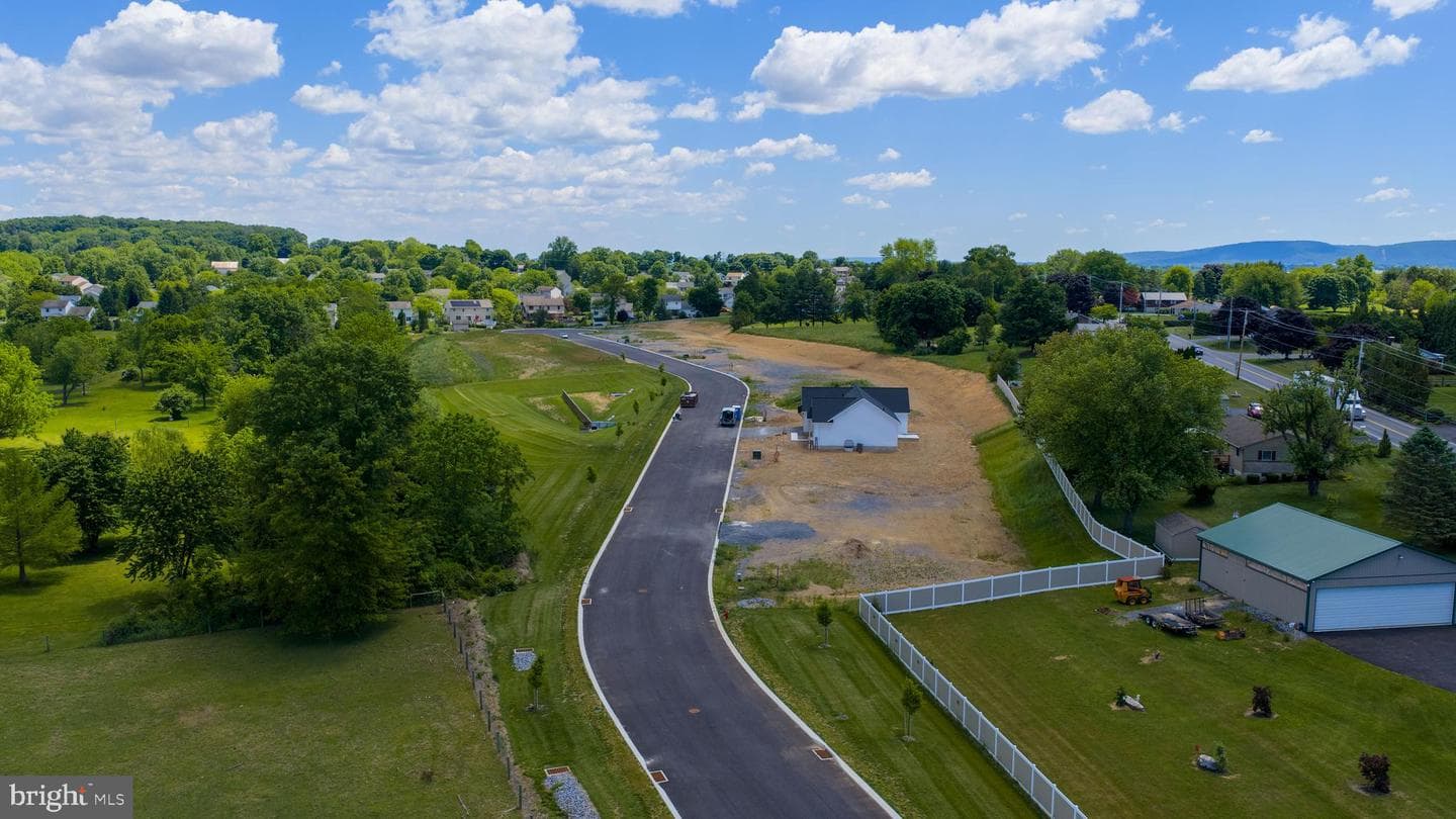 106 Grove Ln photo 3