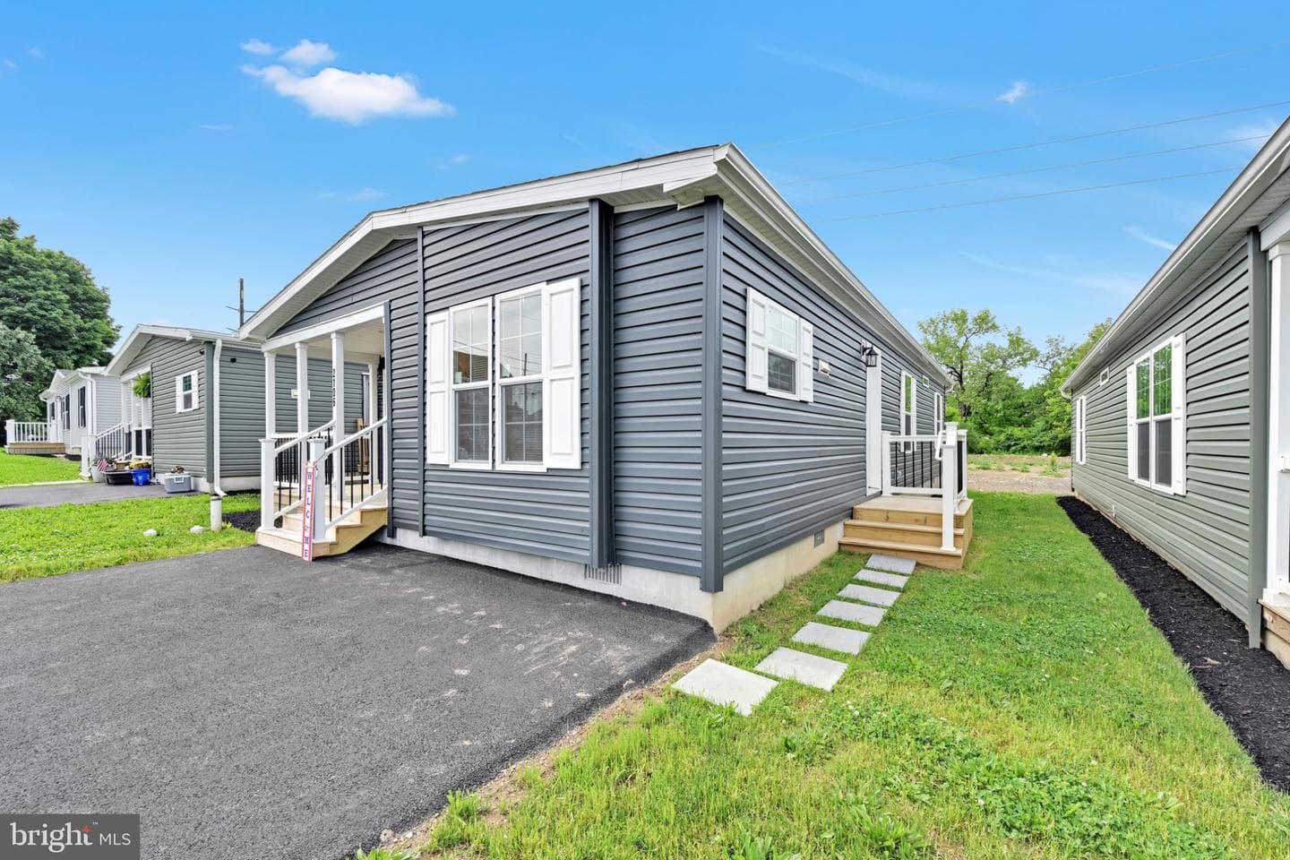 2106 Scull Street photo 3