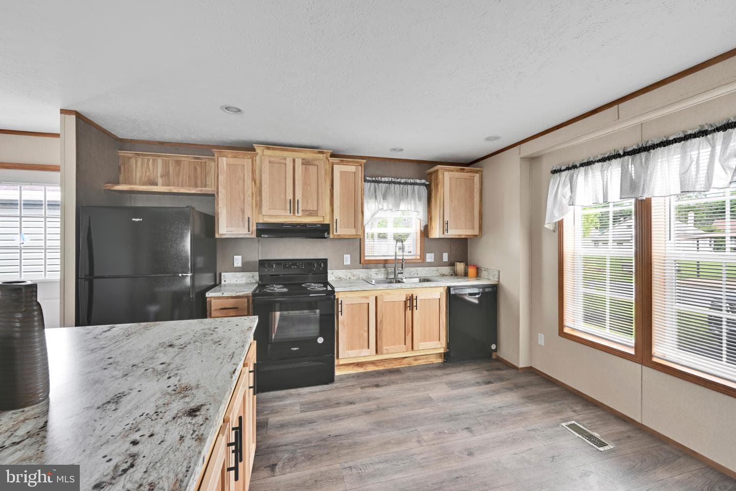 2106 Scull Street photo 6