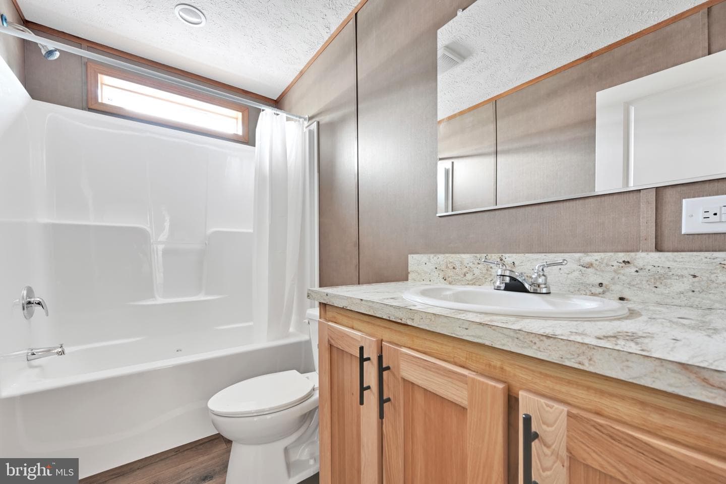 2106 Scull Street photo 9