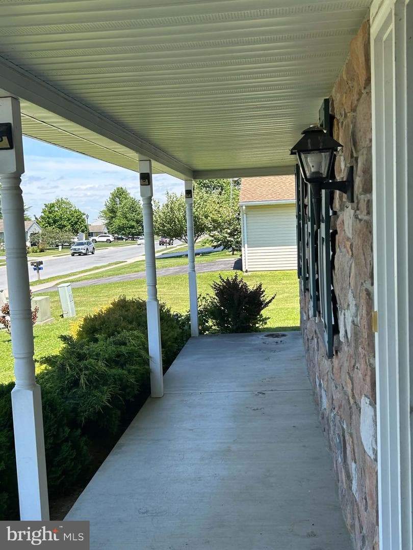 135 Sweetwater Lane photo 2