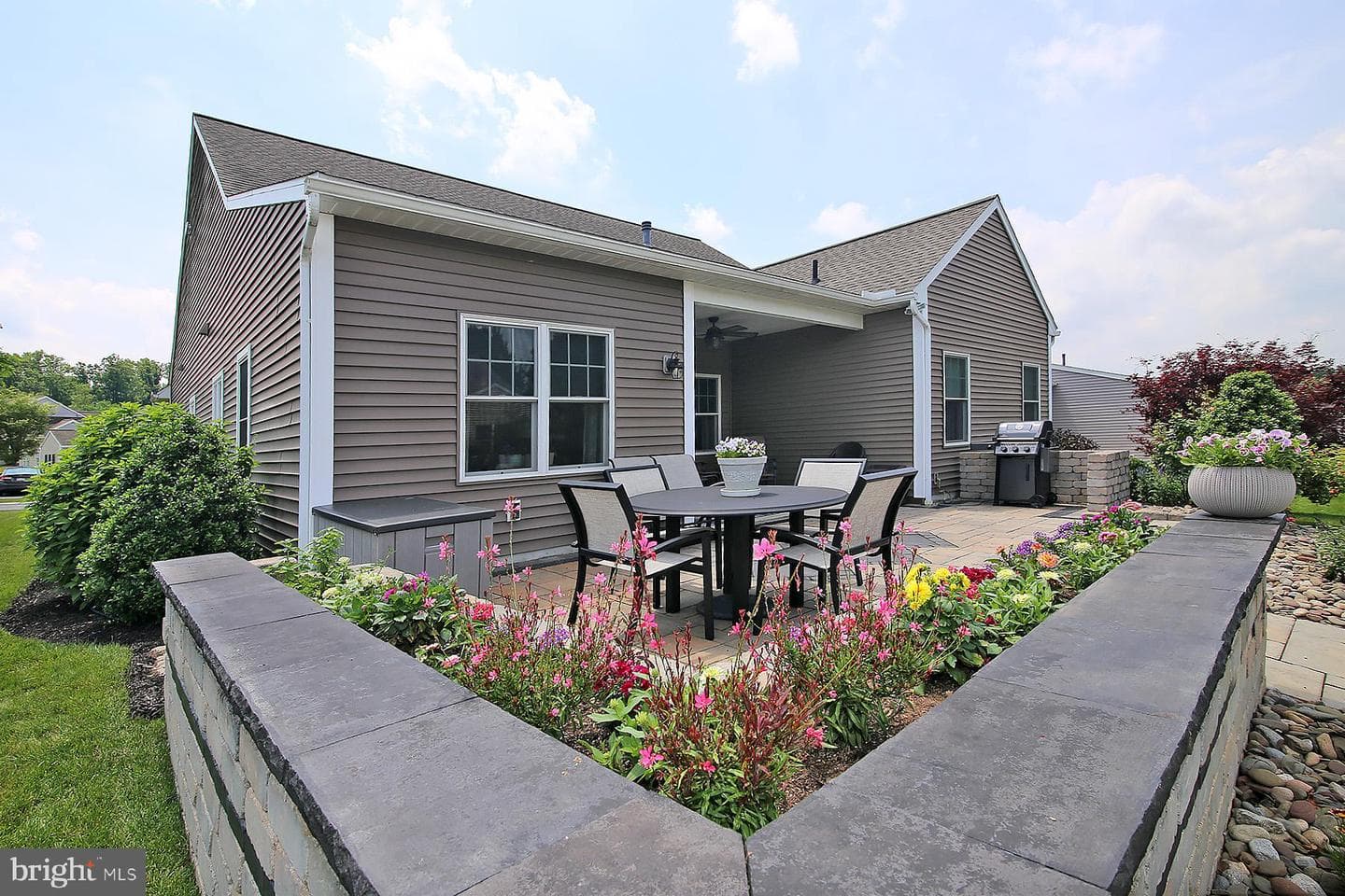 1034 Grant Circle photo 3