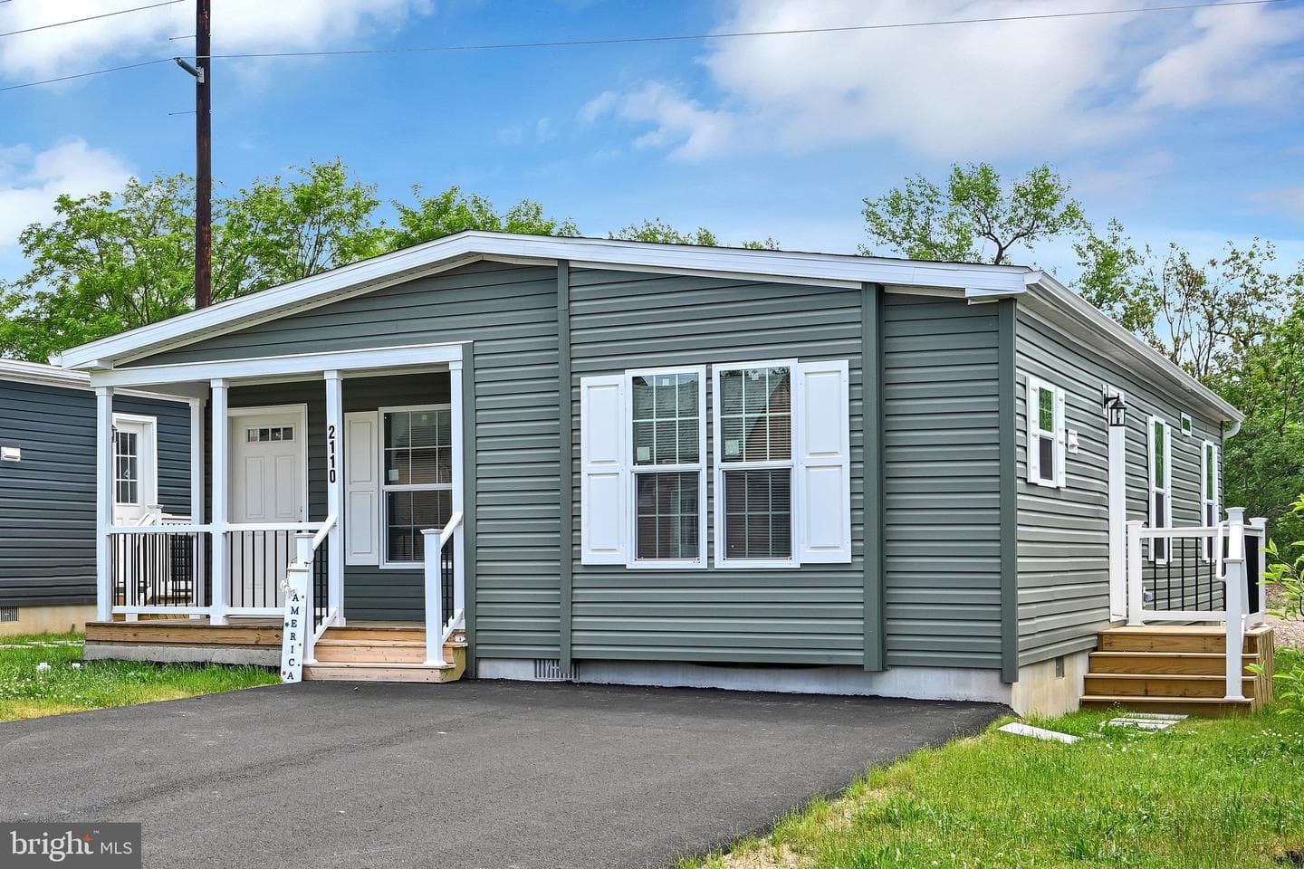 2110 Scull Street photo 3
