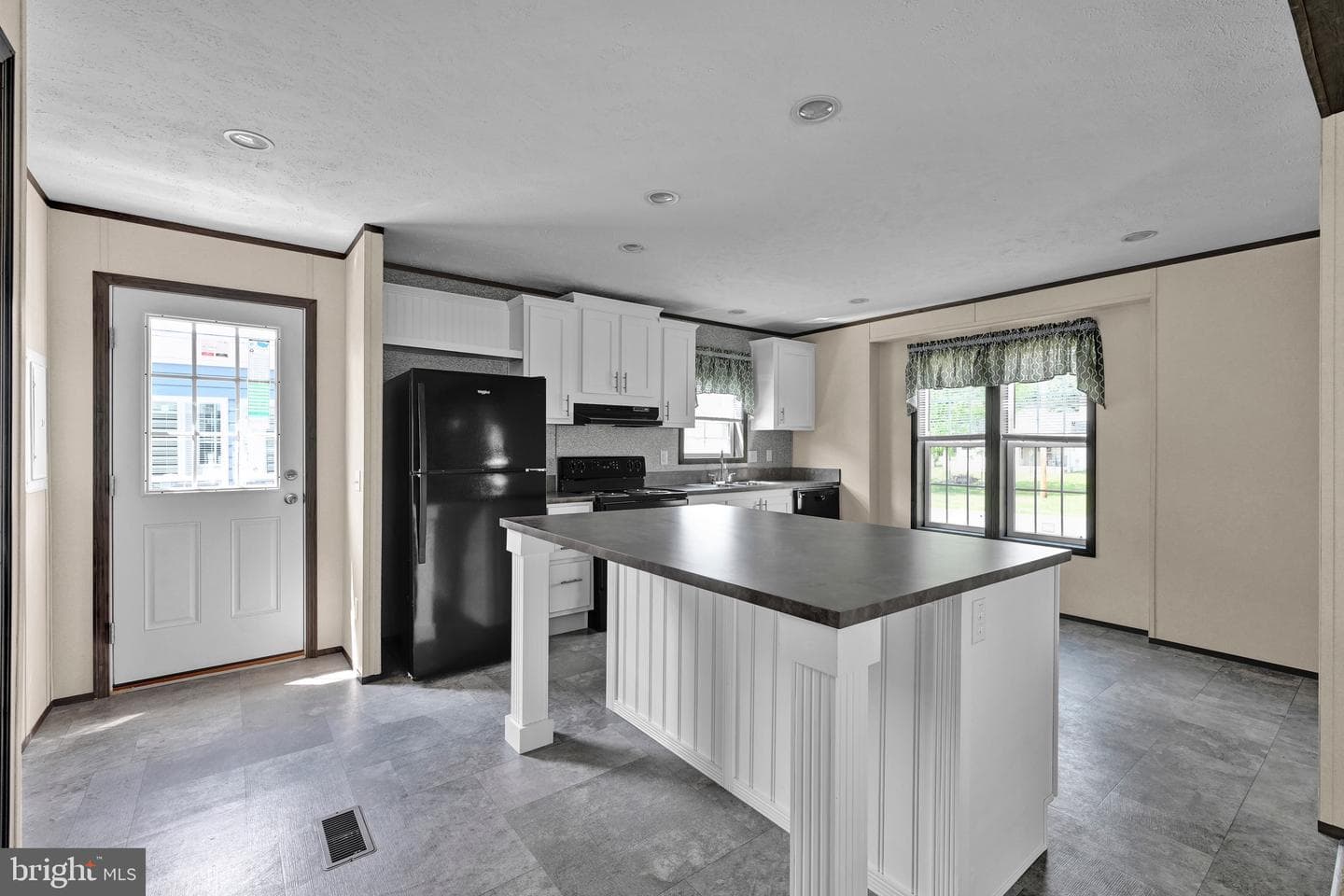 2110 Scull Street photo 8