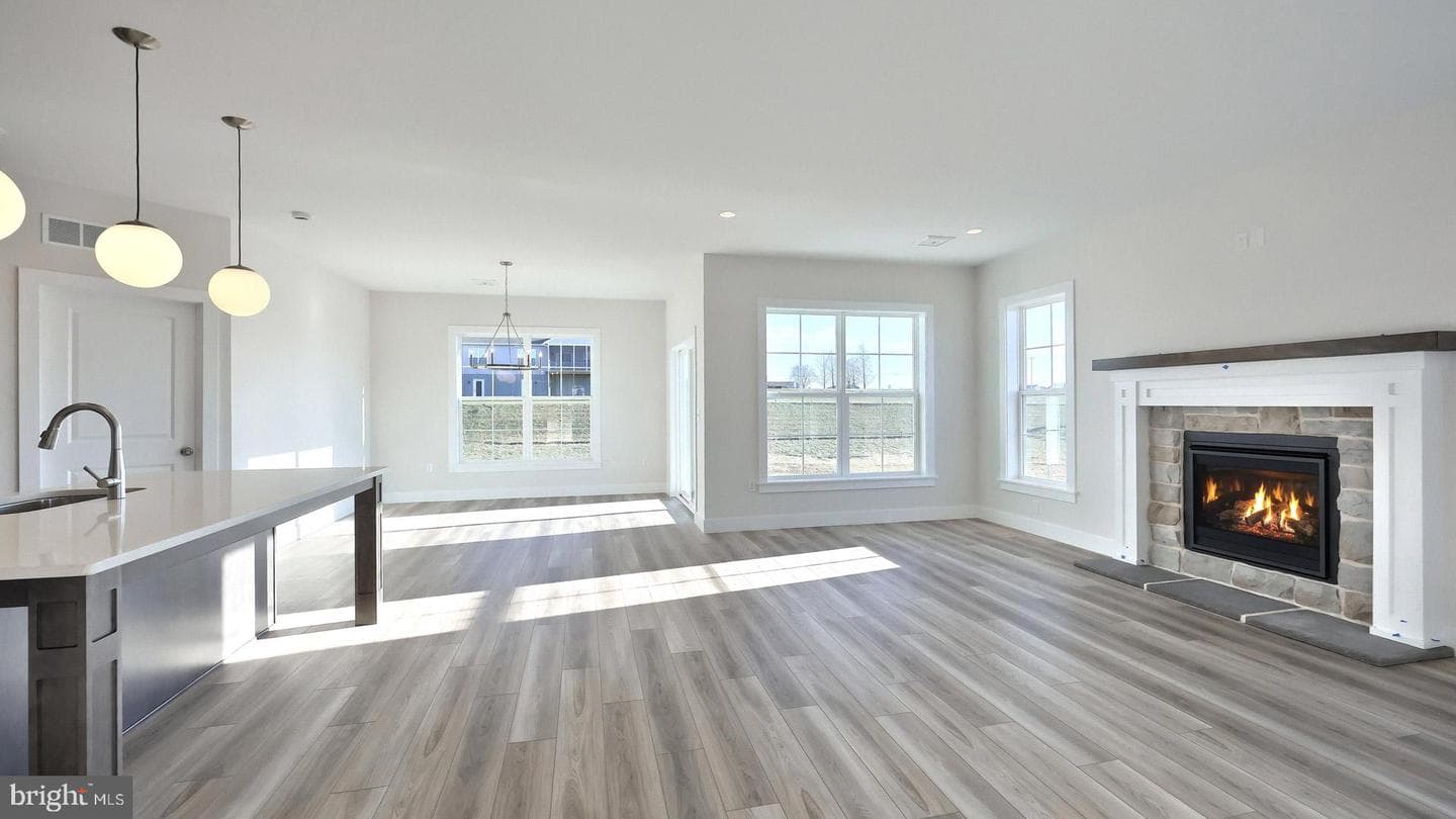 35 Canterbury Lane photo 18