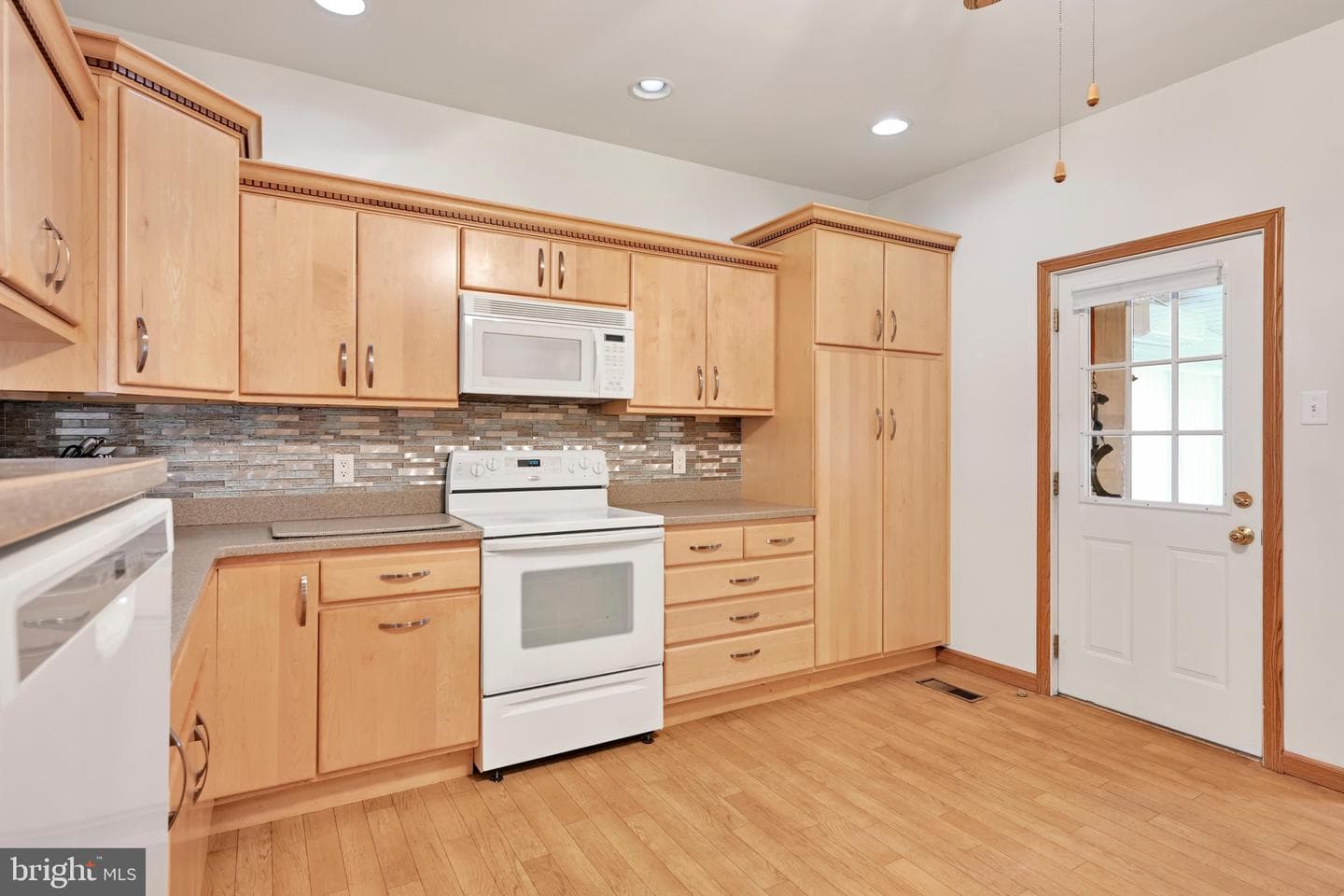 228 E Cherry Street photo 12