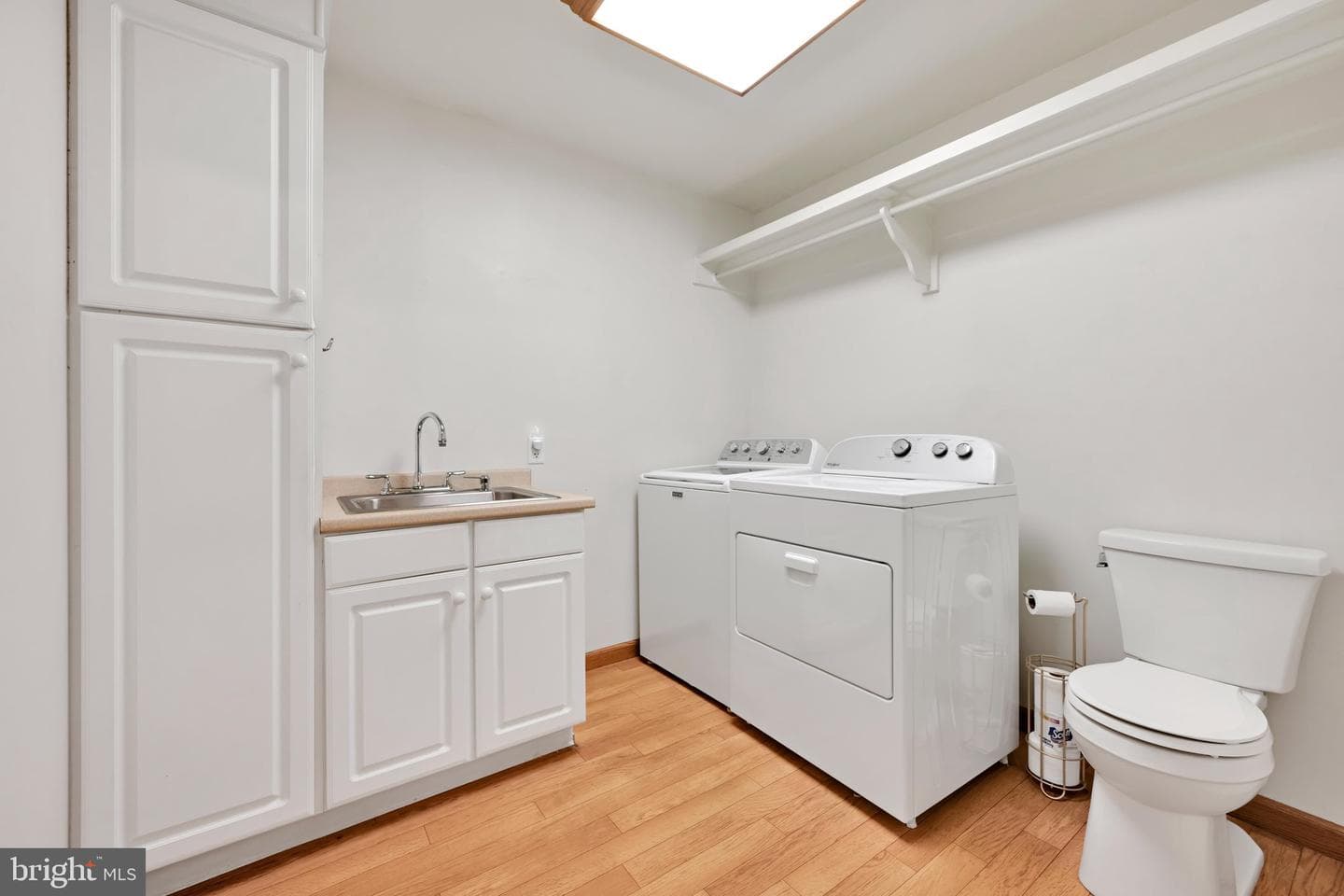 228 E Cherry Street photo 15