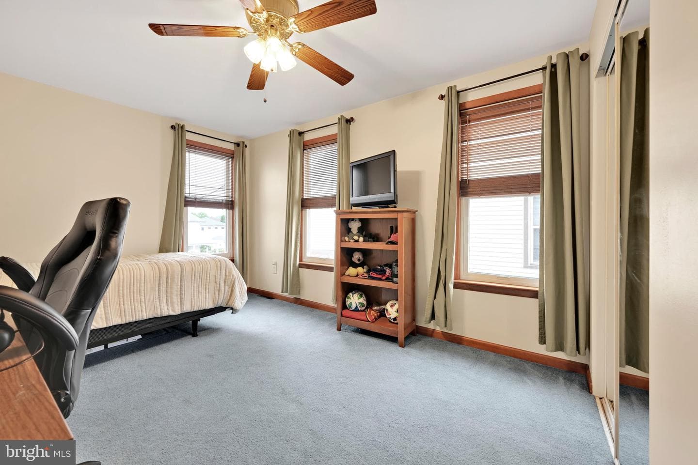 228 E Cherry Street photo 19
