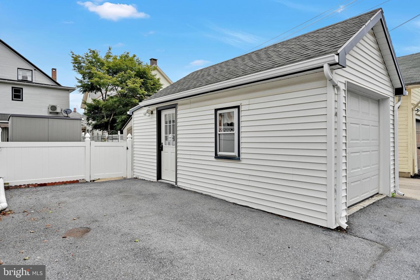 228 E Cherry Street photo 33
