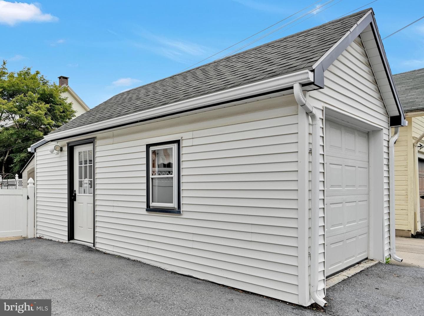 228 E Cherry Street photo 34