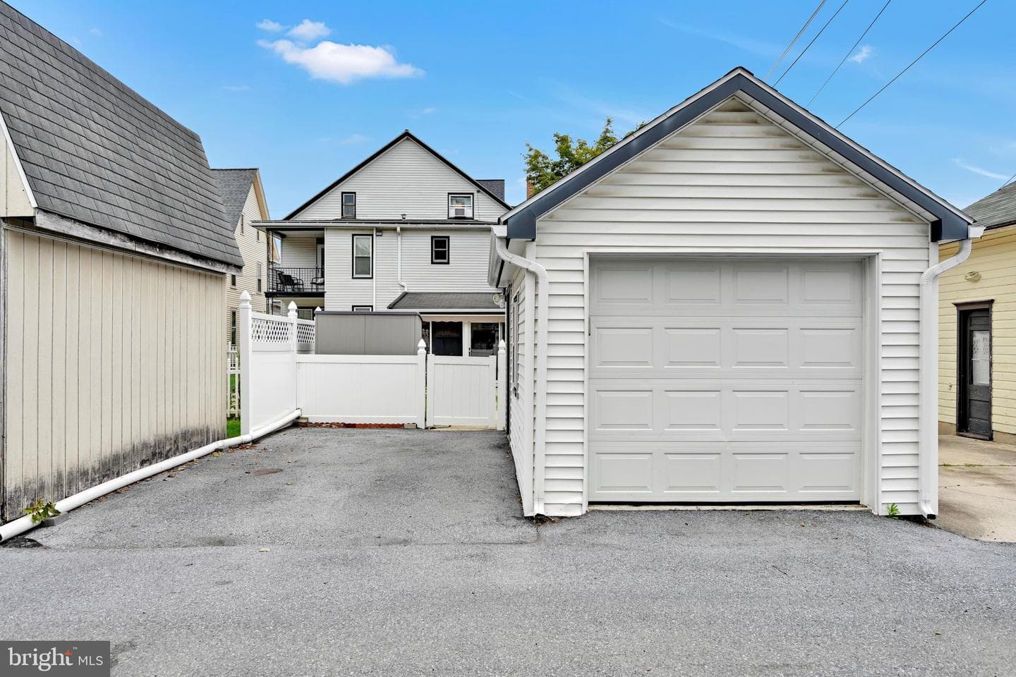 228 E Cherry Street photo 38