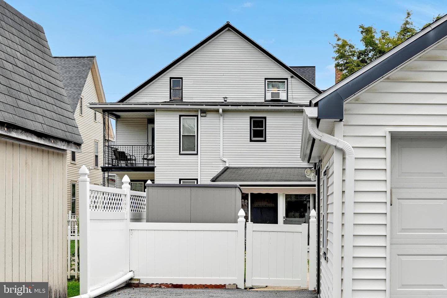 228 E Cherry Street photo 39