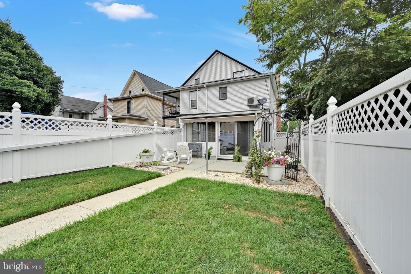 228 E Cherry Street photo 40