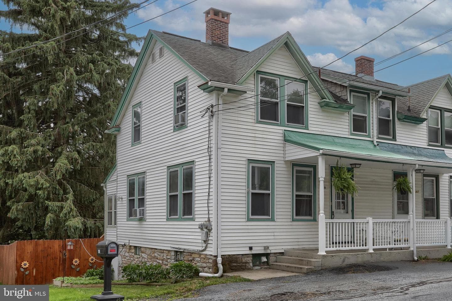 369 Boyd Street photo 1