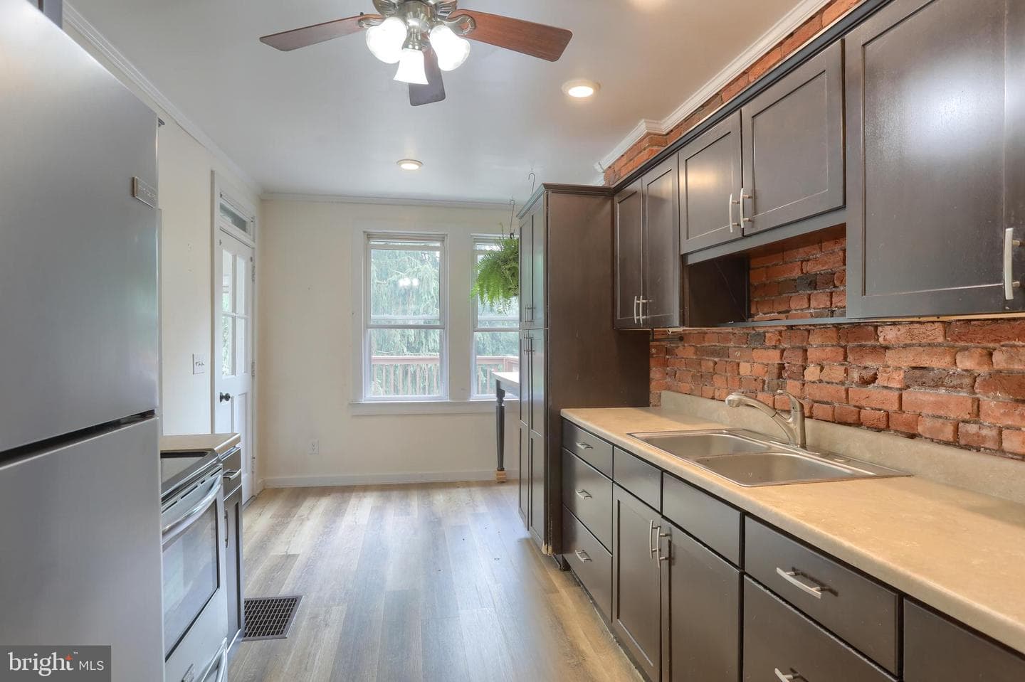 369 Boyd Street photo 11