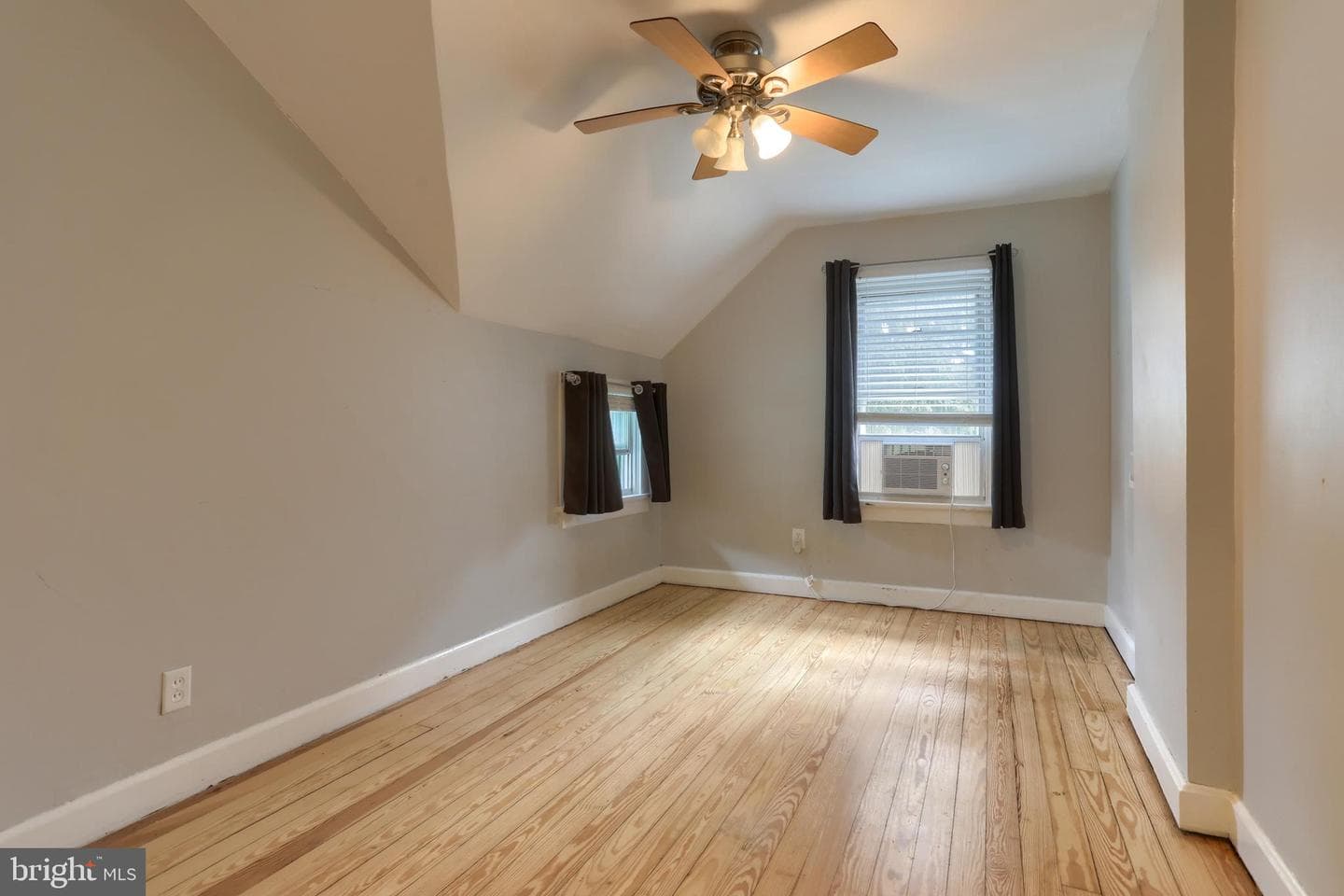 369 Boyd Street photo 21