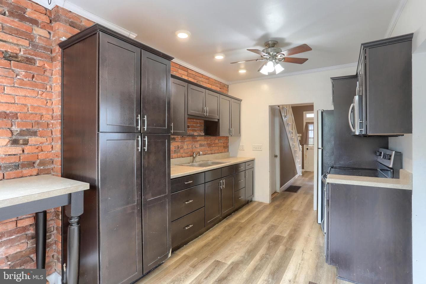 369 Boyd Street photo 9