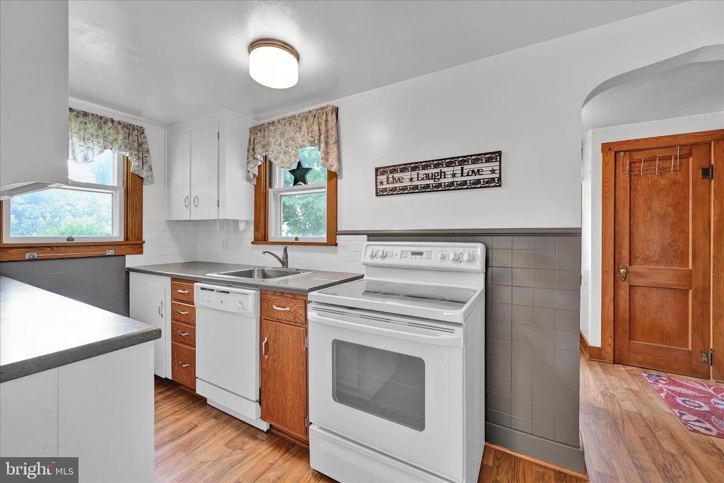 1910 E Cumberland photo 10