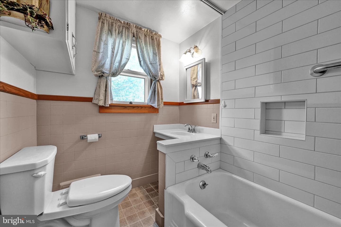 1910 E Cumberland photo 14