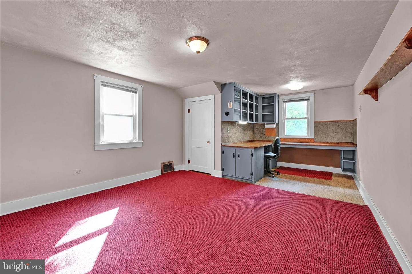 1910 E Cumberland photo 16