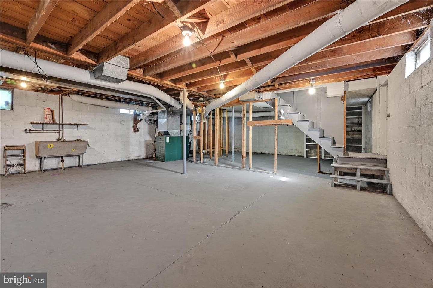 1910 E Cumberland photo 23